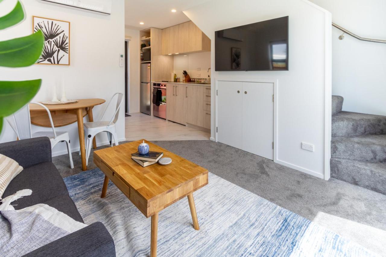 Modern, Convenient, Central: 1 Bedroom Loft *