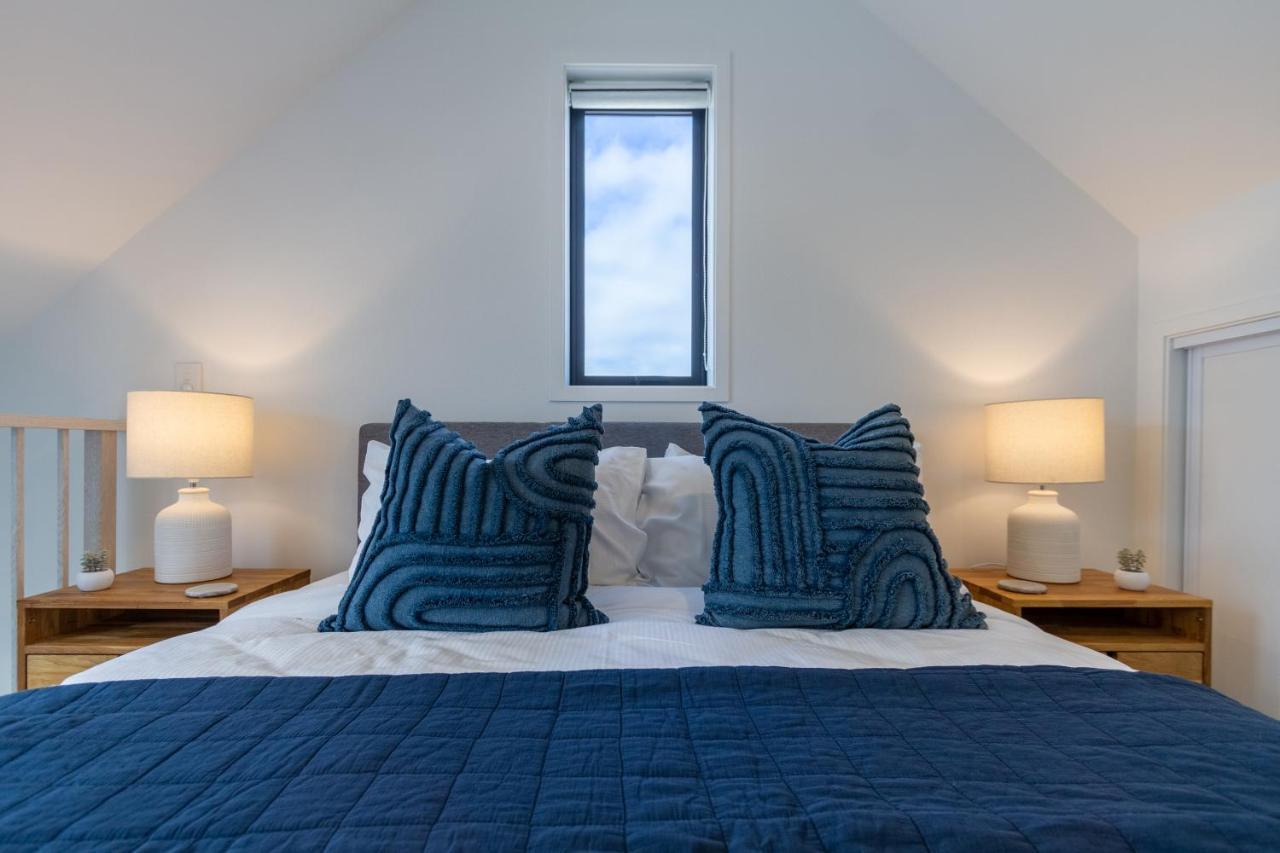 Modern, Convenient, Central: 1 Bedroom Loft