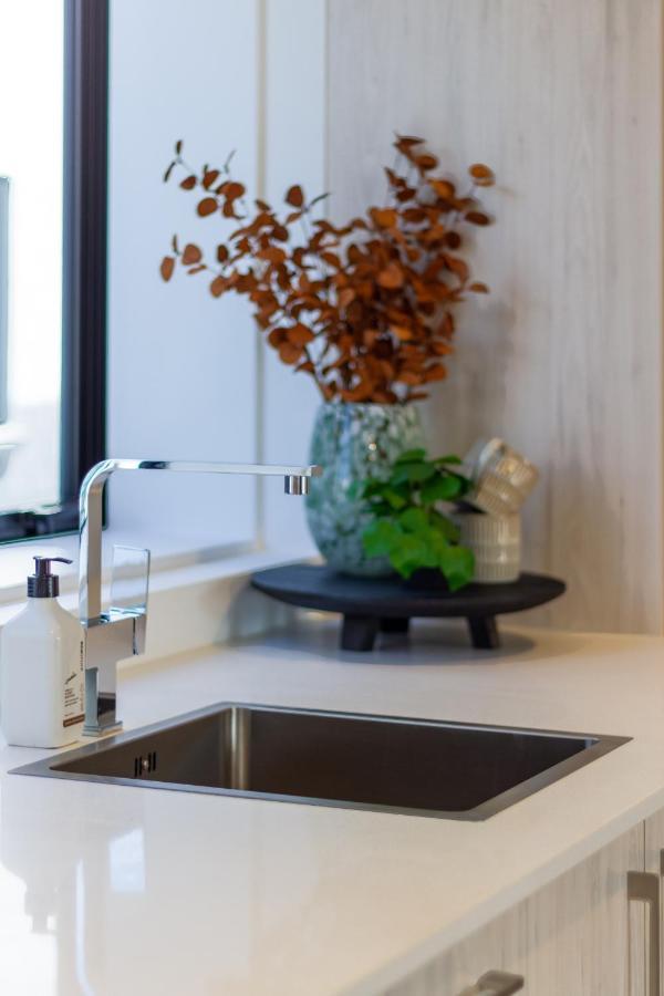 Cbd Gem: Walk To Everything, 3 Bedroom 2 Bath Apartment
