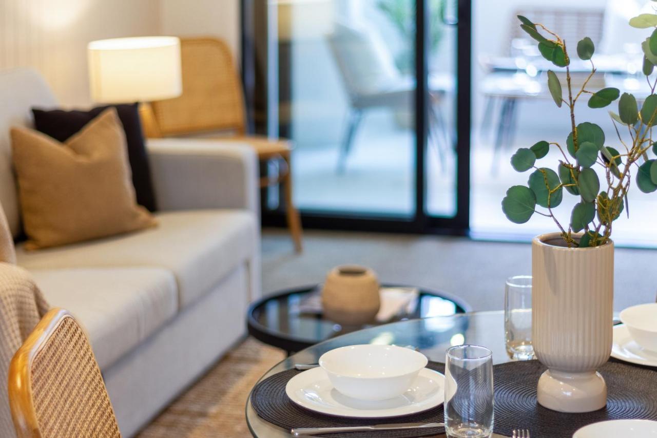 In The Heart Of It All: 2 Bed Cbd Townhouse *