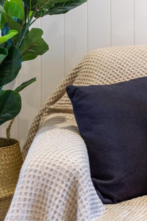 In The Heart Of It All: 2 Bed Cbd Townhouse Apartment *