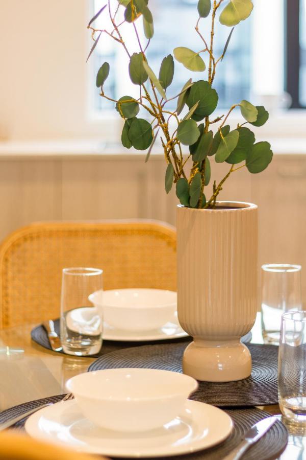 Apartment In The Heart Of It All: 2 Bed Cbd Townhouse *