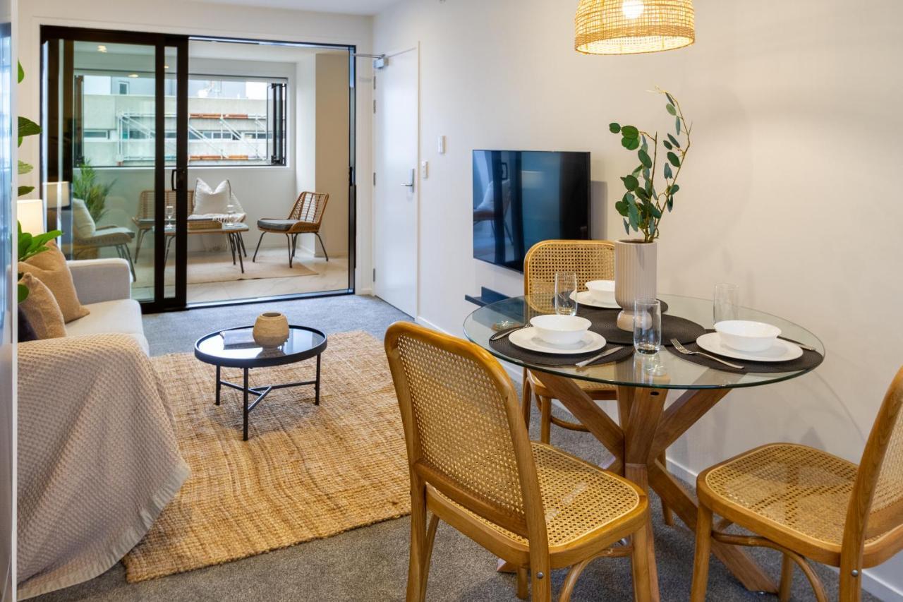 In The Heart Of It All: 2 Bed Cbd Townhouse * Christchurch