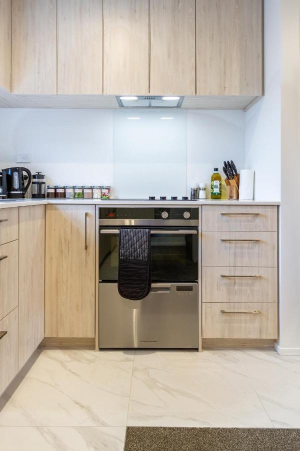 In The Heart Of It All: 2 Bed Cbd Townhouse Apartment Christchurch