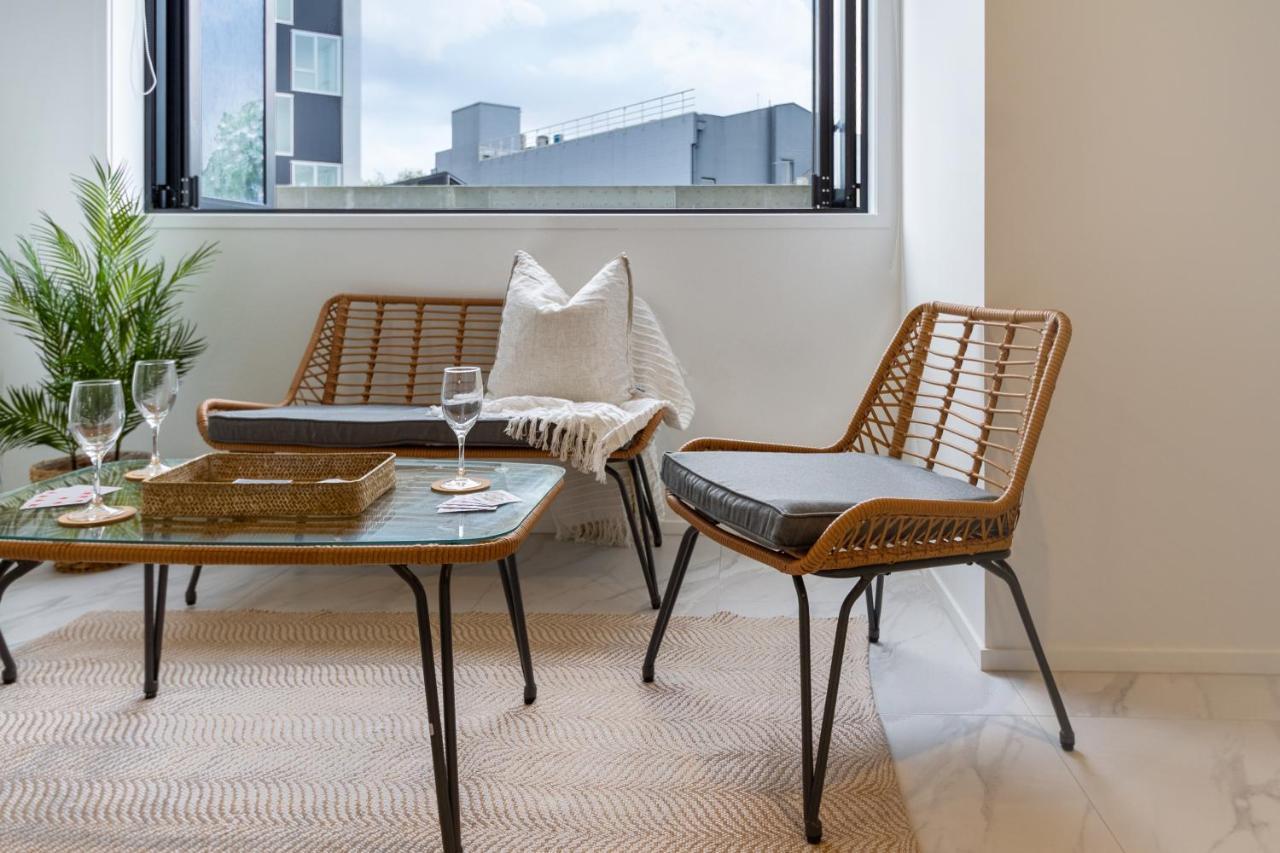 In The Heart Of It All: 2 Bed Cbd Townhouse Apartment