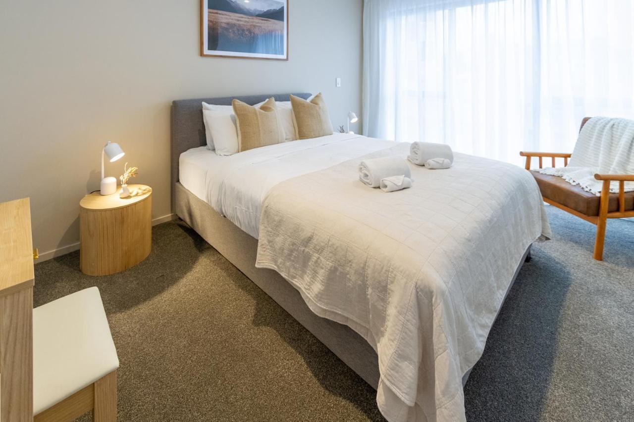 In The Heart Of It All: 2 Bed Cbd Townhouse Apartment