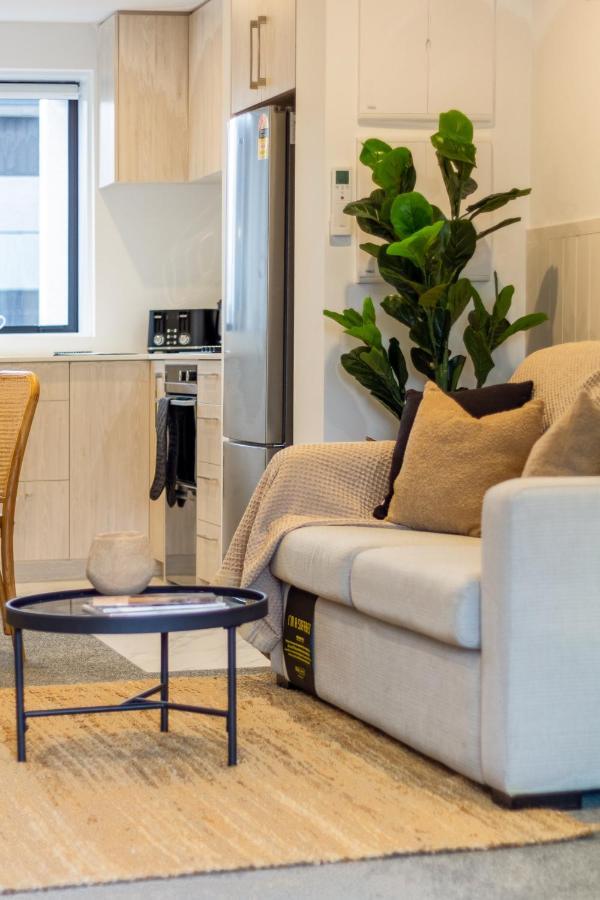 In The Heart Of It All: 2 Bed Cbd Townhouse * Christchurch