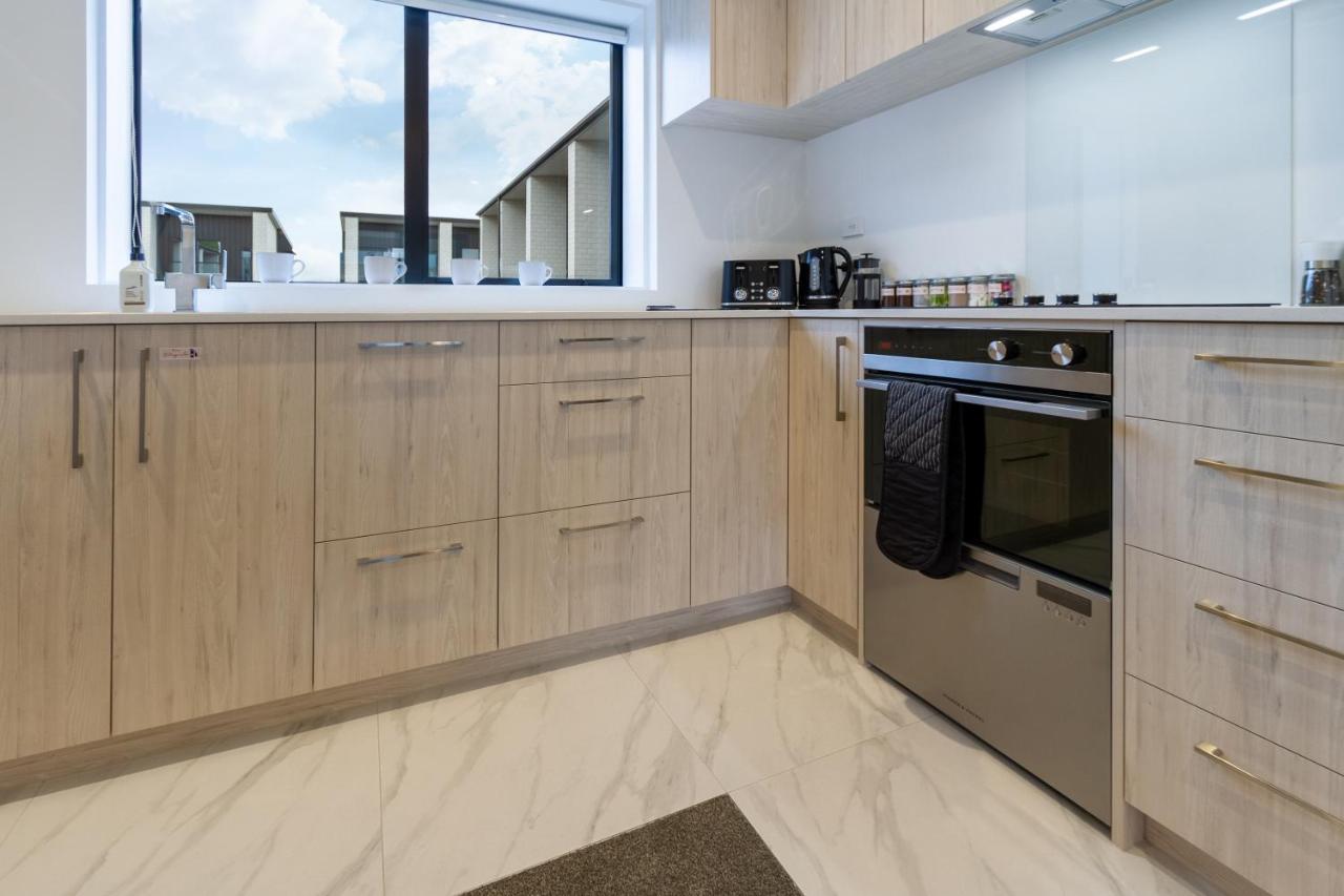 In The Heart Of It All: 2 Bed Cbd Townhouse Apartment Christchurch
