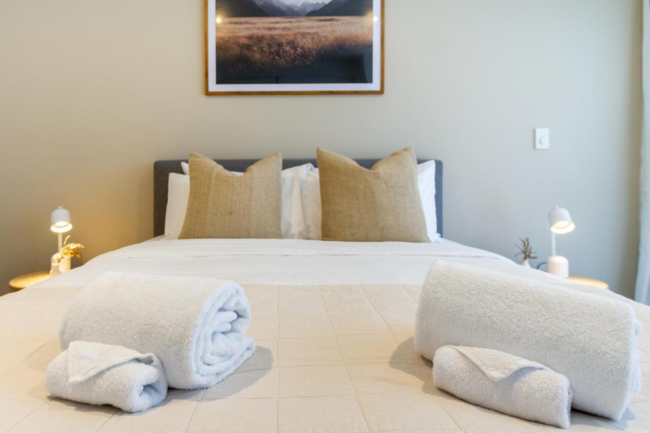 In The Heart Of It All: 2 Bed Cbd Townhouse Apartment Christchurch