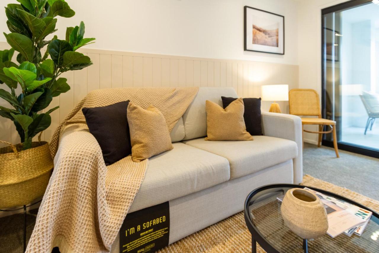 In The Heart Of It All: 2 Bed Cbd Townhouse * Christchurch