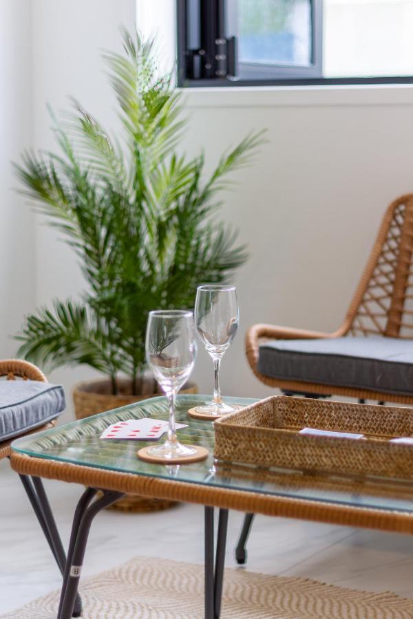 In The Heart Of It All: 2 Bed Cbd Townhouse * Christchurch