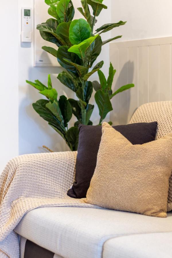 Apartment In The Heart Of It All: 2 Bed Cbd Townhouse