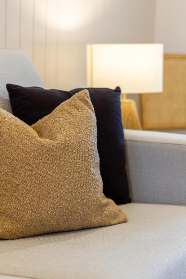 In The Heart Of It All: 2 Bed Cbd Townhouse *
