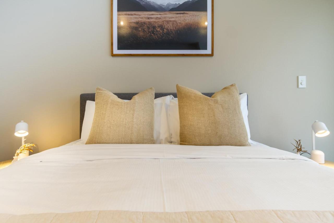 In The Heart Of It All: 2 Bed Cbd Townhouse