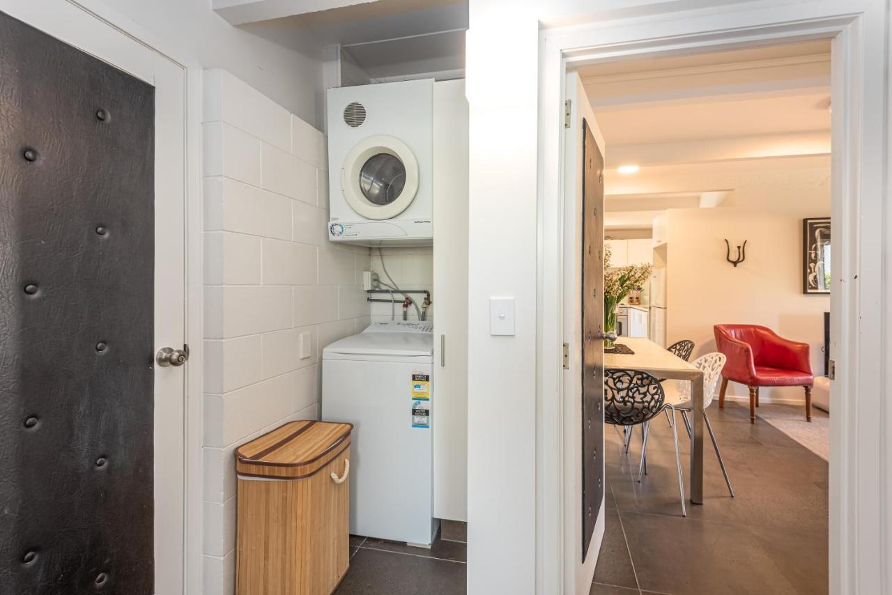 Retro Living - Lush Garden Apartment Christchurch