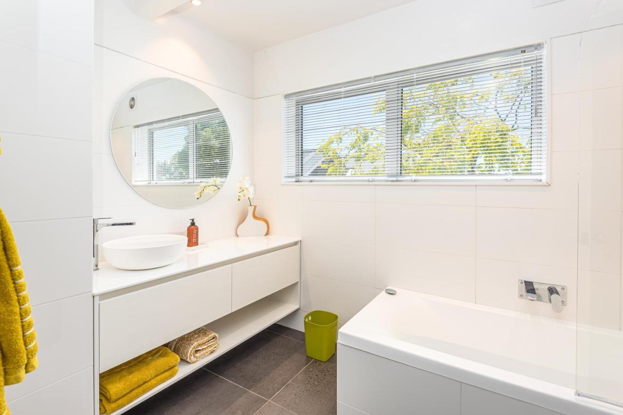 Retro Living - Lush Garden Christchurch