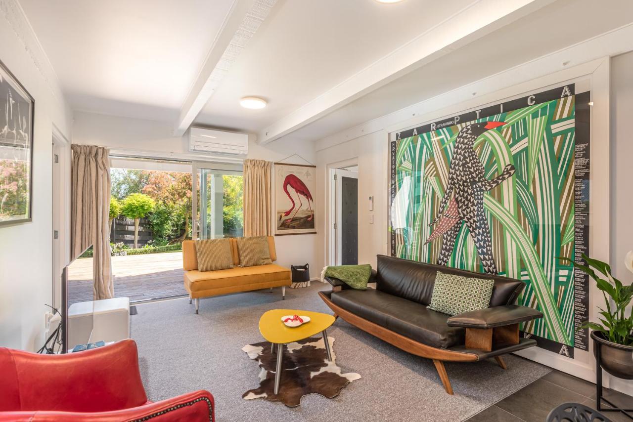 Apartment Retro Living - Lush Garden *