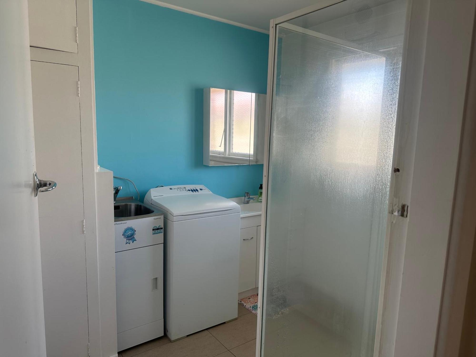 Spacious 1-Bedroom 1960 Unit Close To City With Public Transport Right At The Doorstep Apartment *