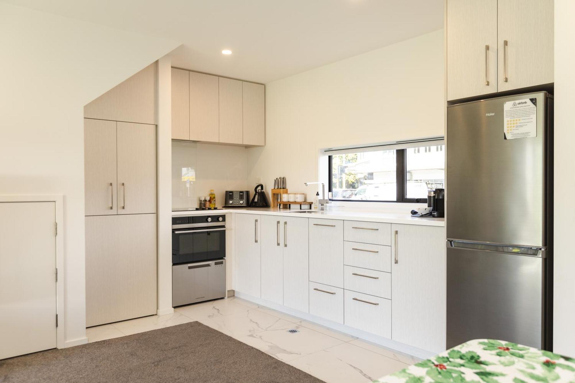 Modern 2 Bedroom By Hagley Park