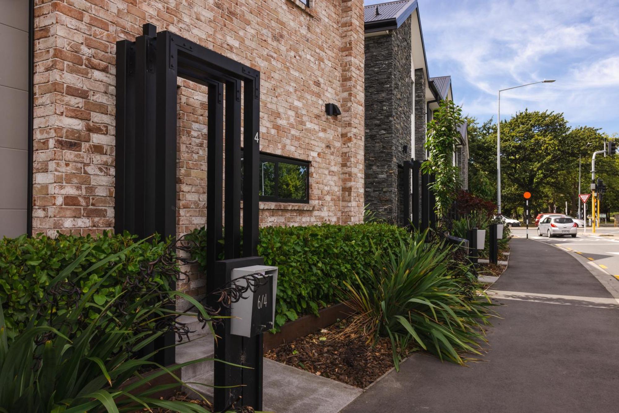 Modern 2 Bedroom By Hagley Park Holiday home *