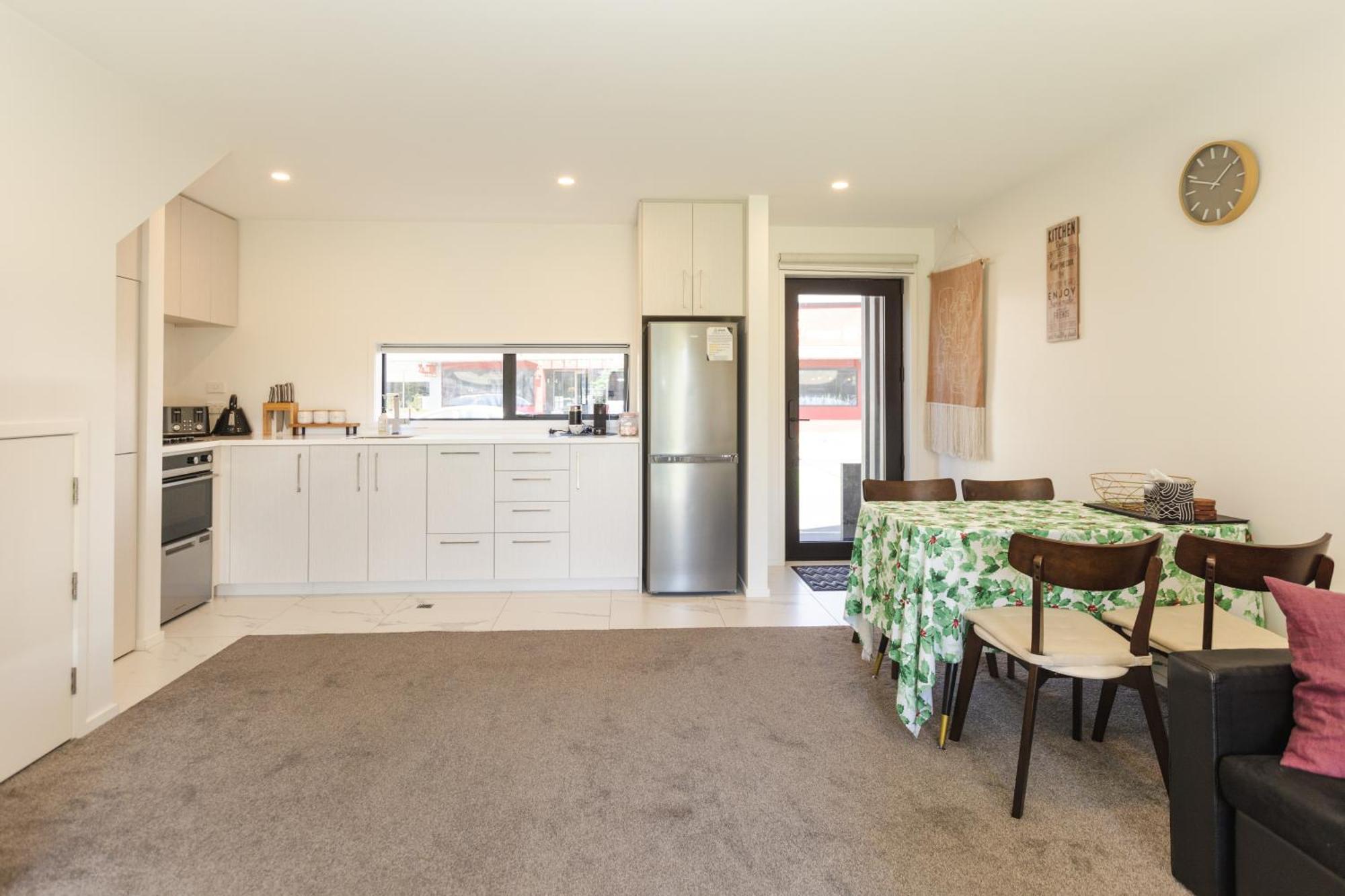 Modern 2 Bedroom By Hagley Park *