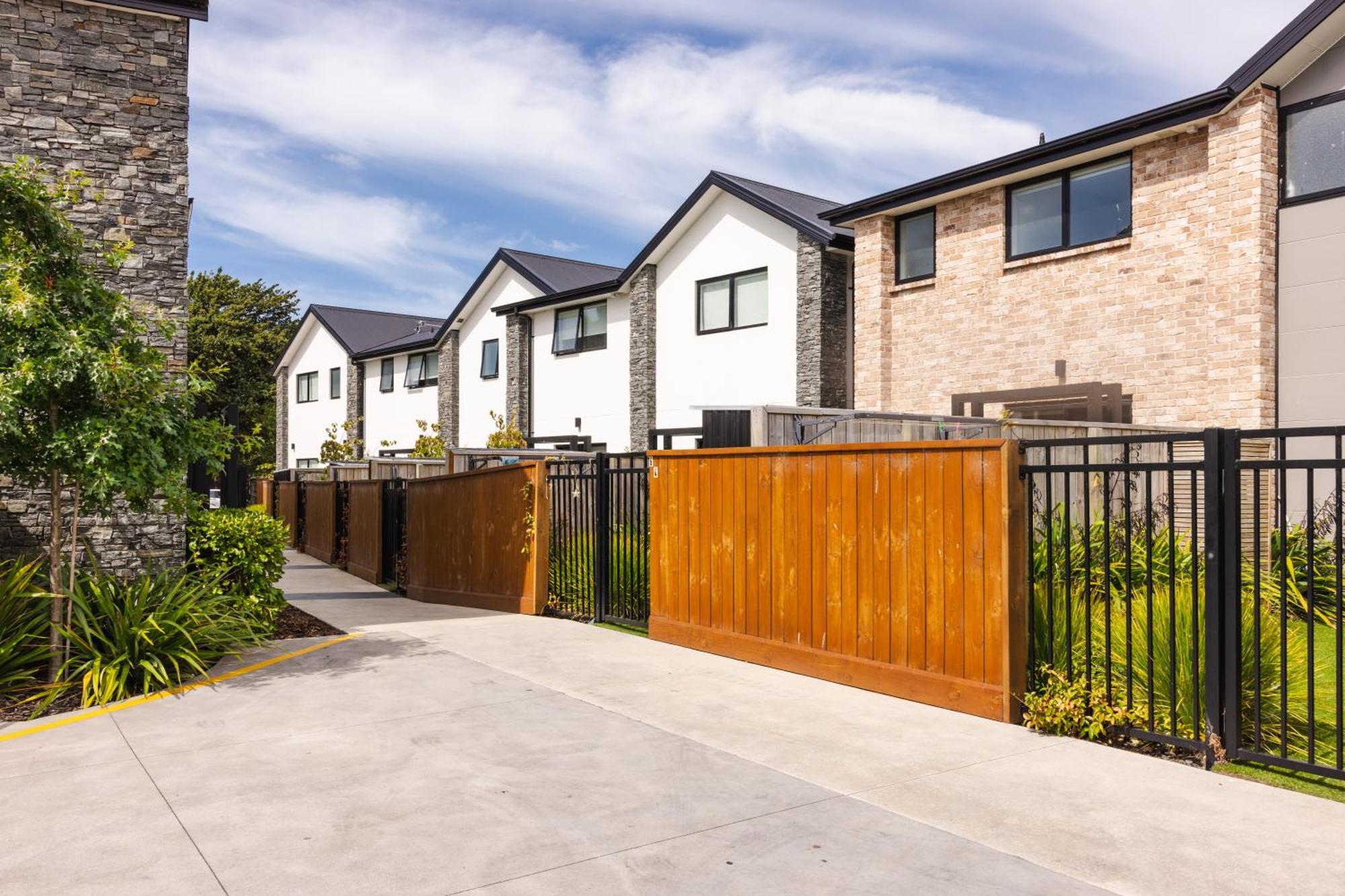 Modern 2 Bedroom By Hagley Park Holiday home