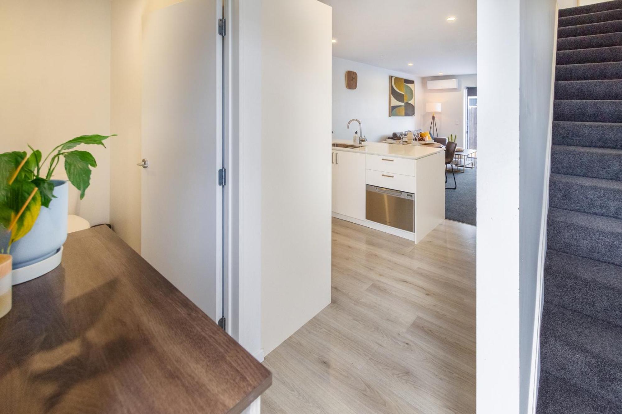 Central City Comfort: 2 Bedroom Gem W/free Carpark Apartment *
