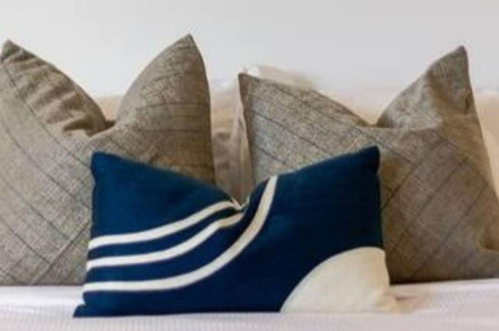 Awaits 2 Bed 2 Bath With Carpark Apartment *