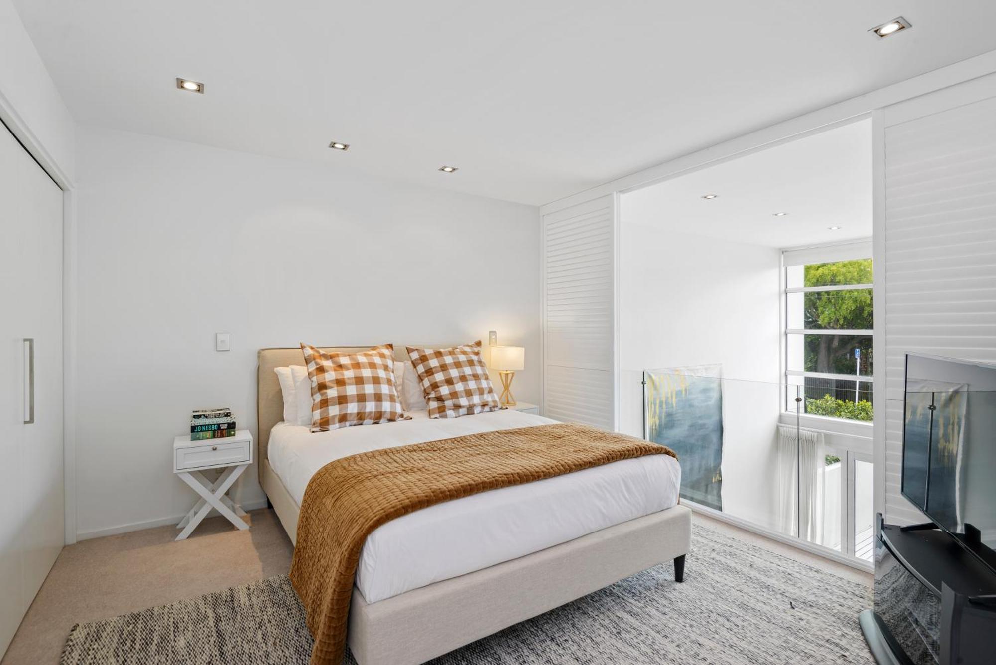 Holly Road Executive Townhouse *