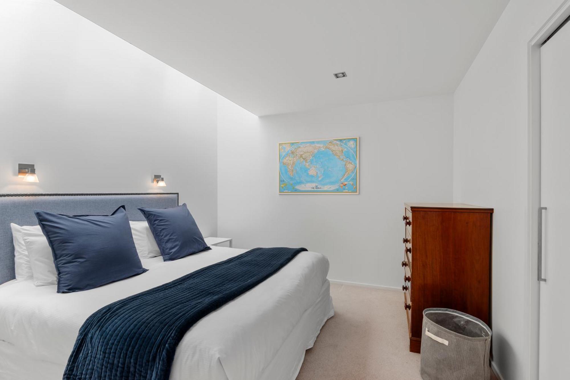 Holly Road Executive Townhouse Christchurch