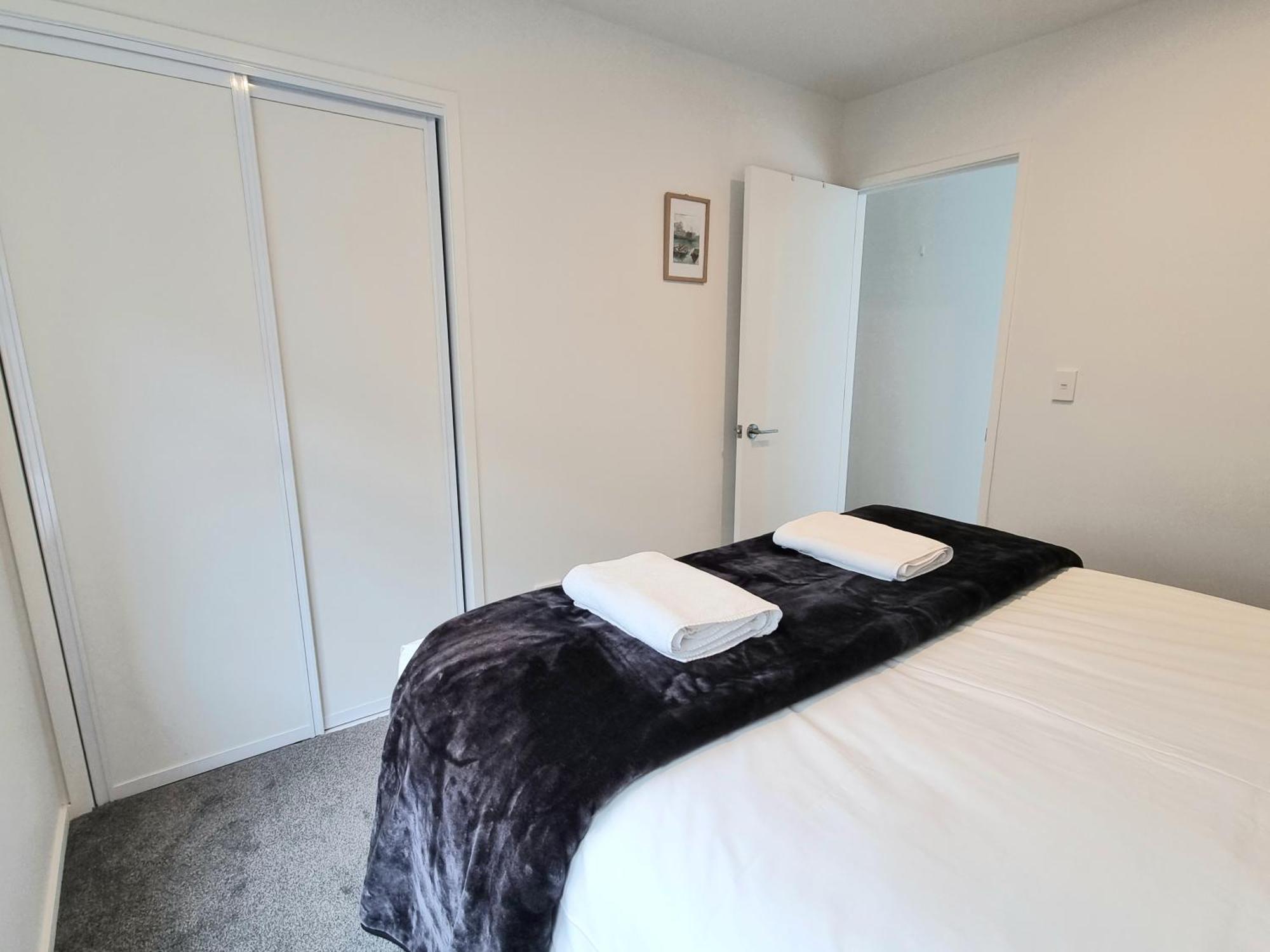 2brm 2bth Townhouse Free Carpark
