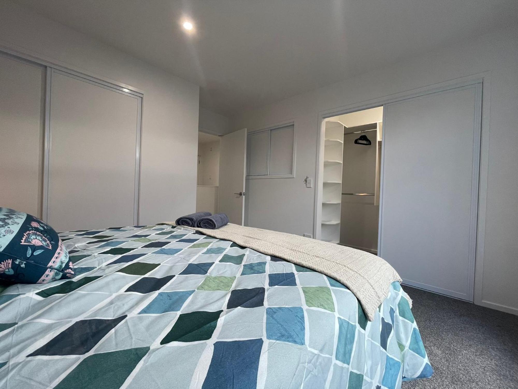 Luxury Cbd 2 Bed Near Riverside Market Free Parking!