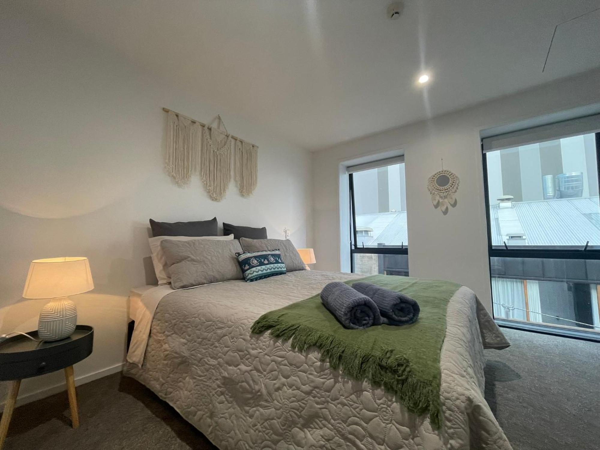 Luxury Cbd 2 Bed Near Riverside Market Free Parking!