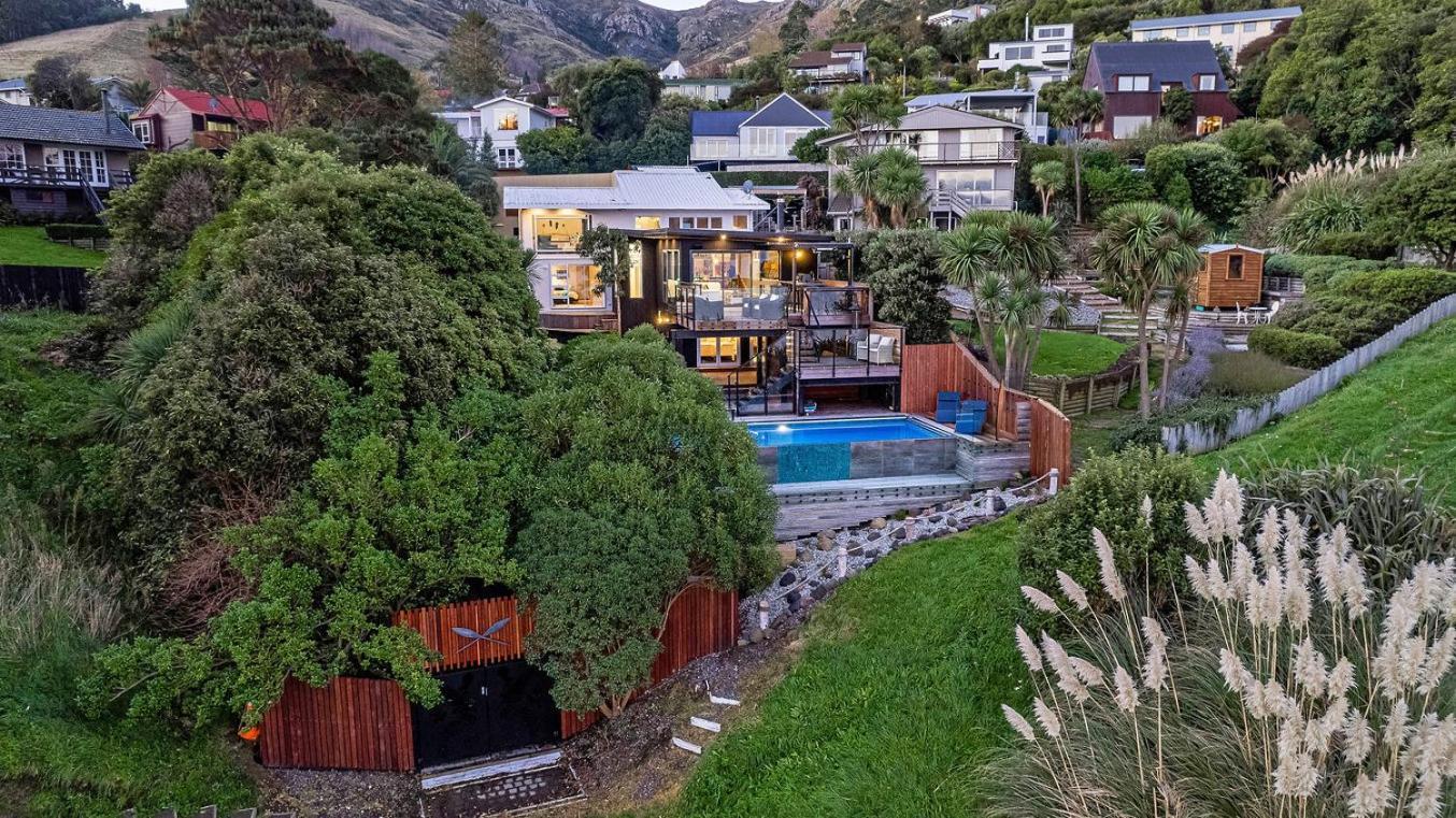 Cass Bay Oceanfront Luxury Holiday home