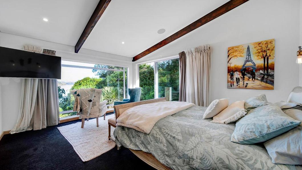 Holiday home Cass Bay Oceanfront Luxury *