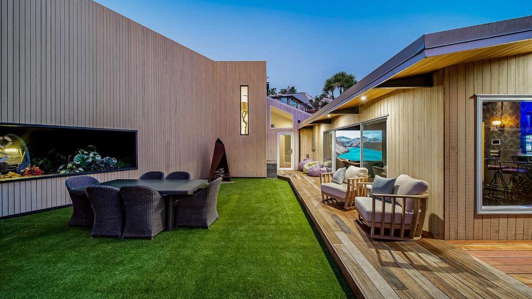 Cass Bay Oceanfront Luxury Holiday home Christchurch