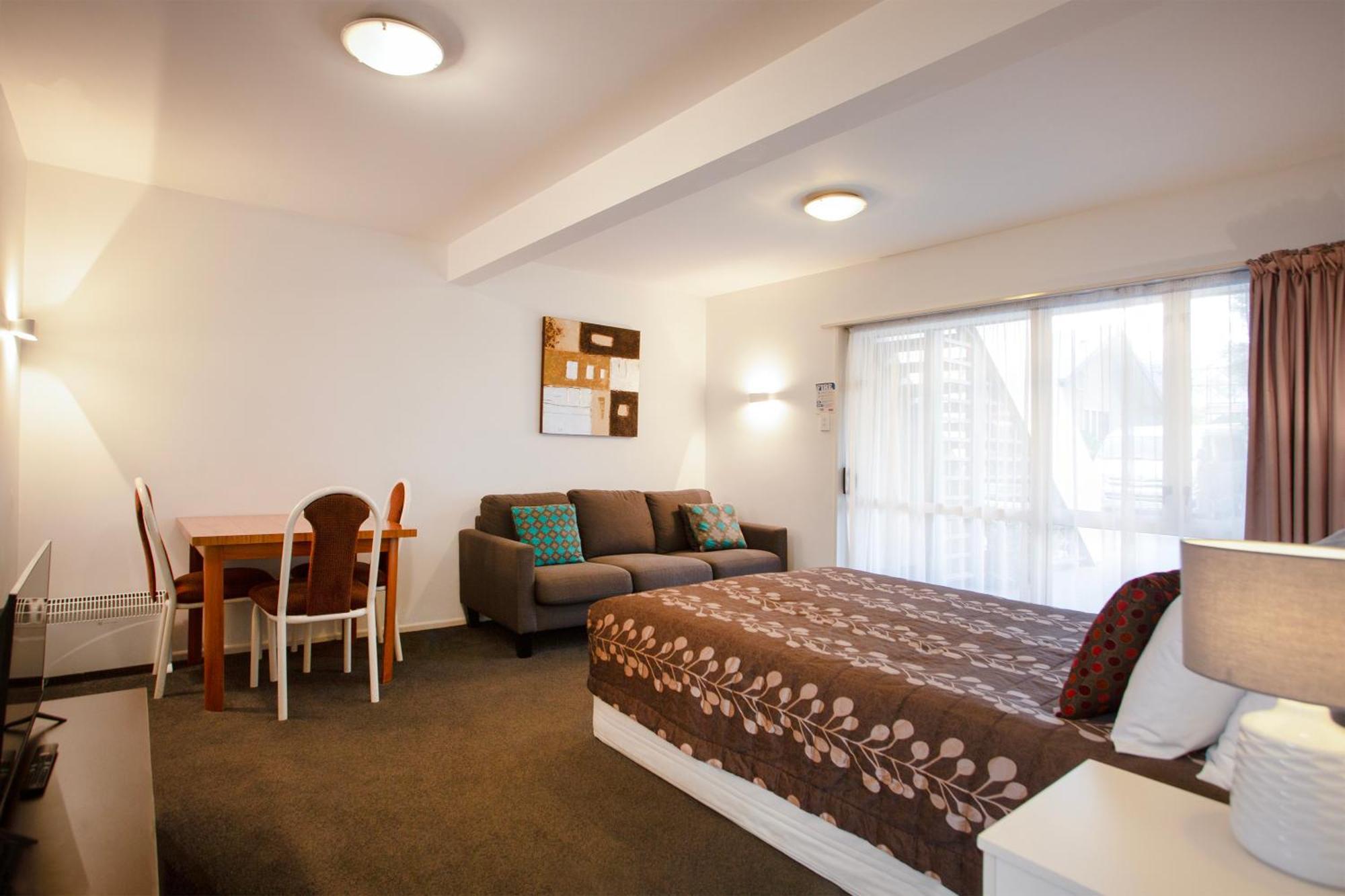 Casino Court Motor Motel 4*