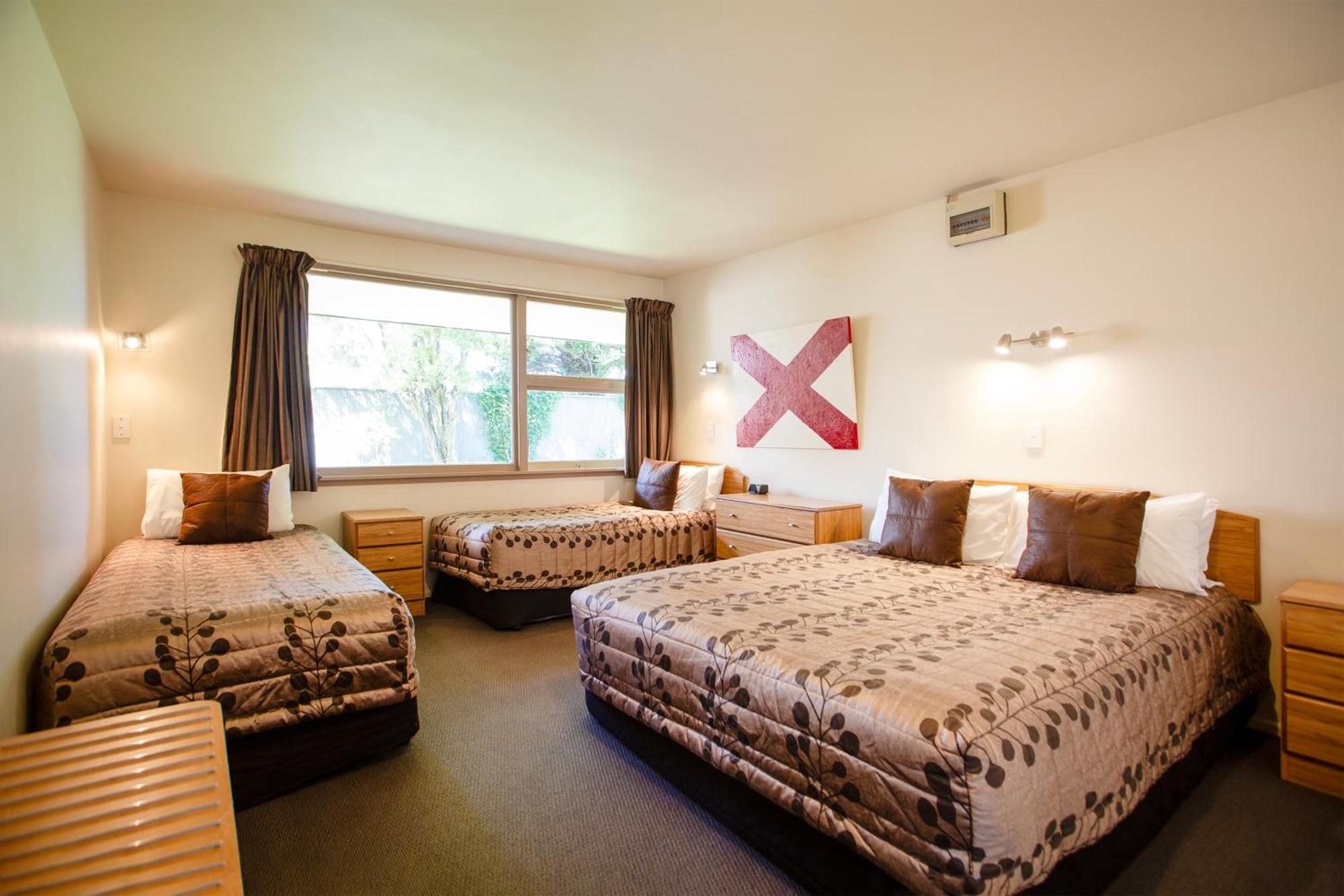 Casino Court Motor Motel 4*