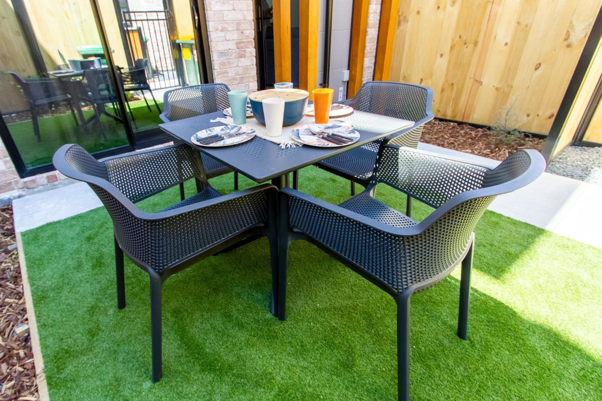 A Touch Of Luxury In Chch Cbd Apartment *