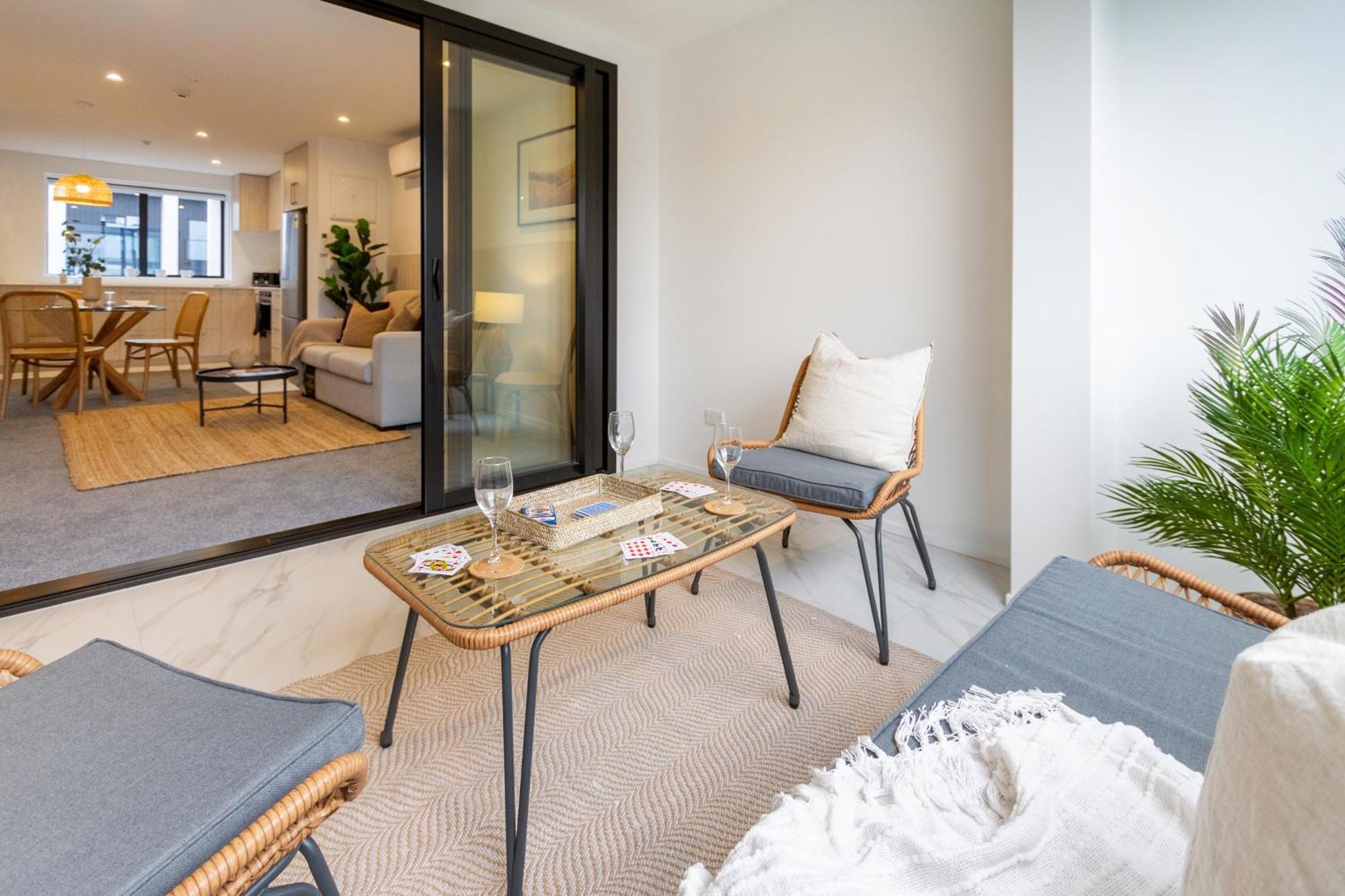 In The Heart Of It All: 2 Bed Cbd Townhouse Apartment