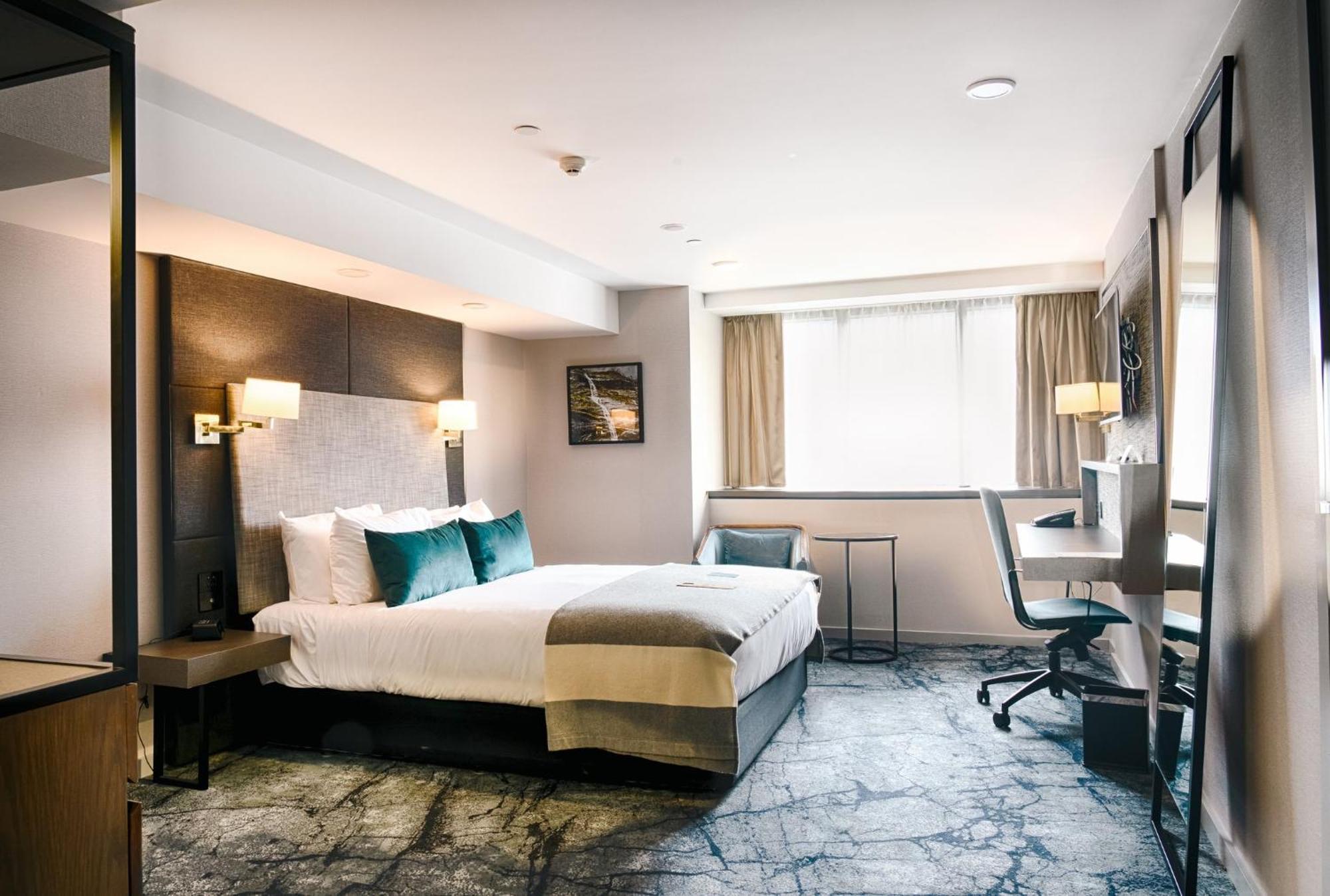 Crowne Plaza By Ihg Hotel
