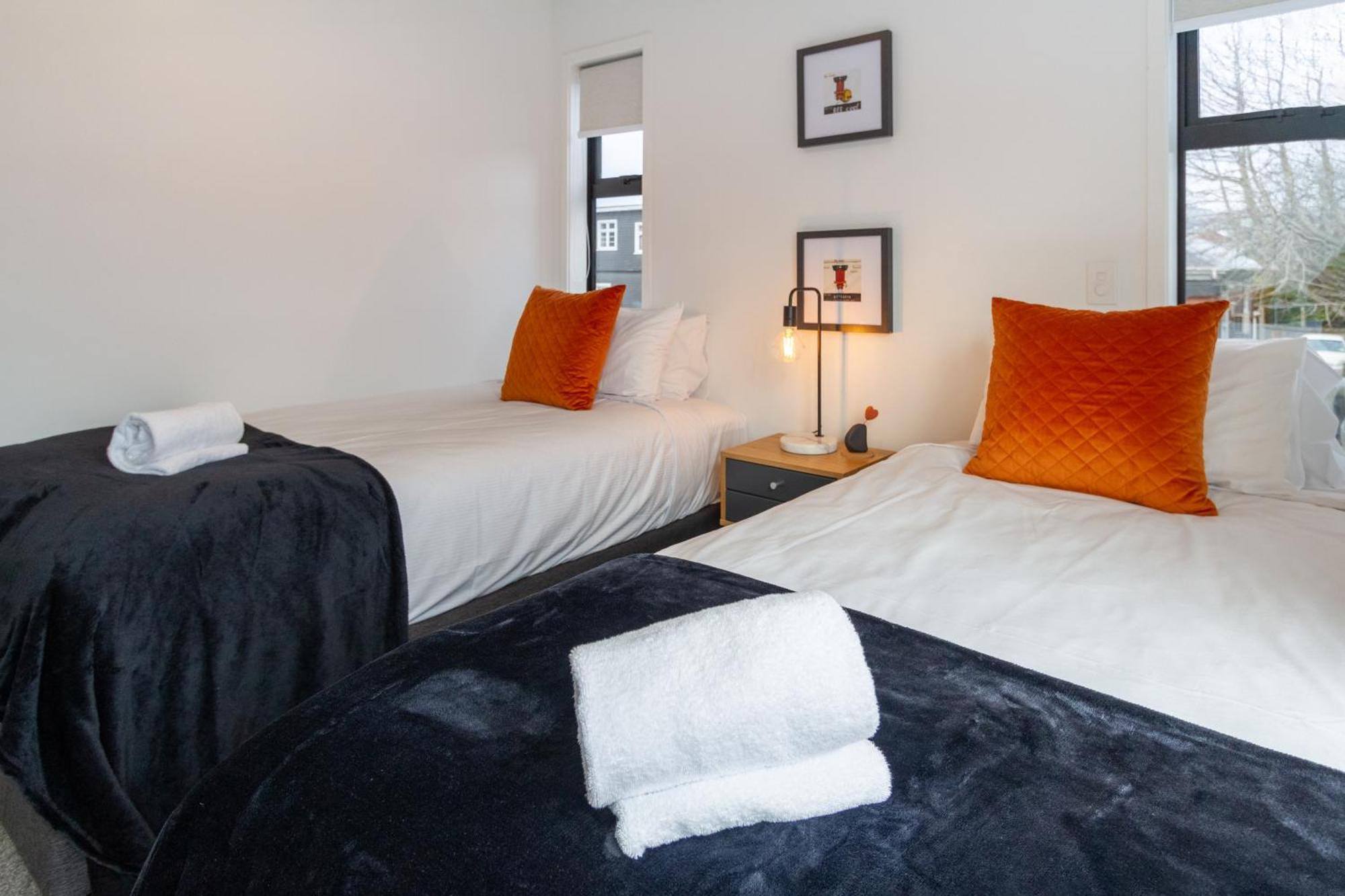 Art Deco 2 Bed By Latimer Square *