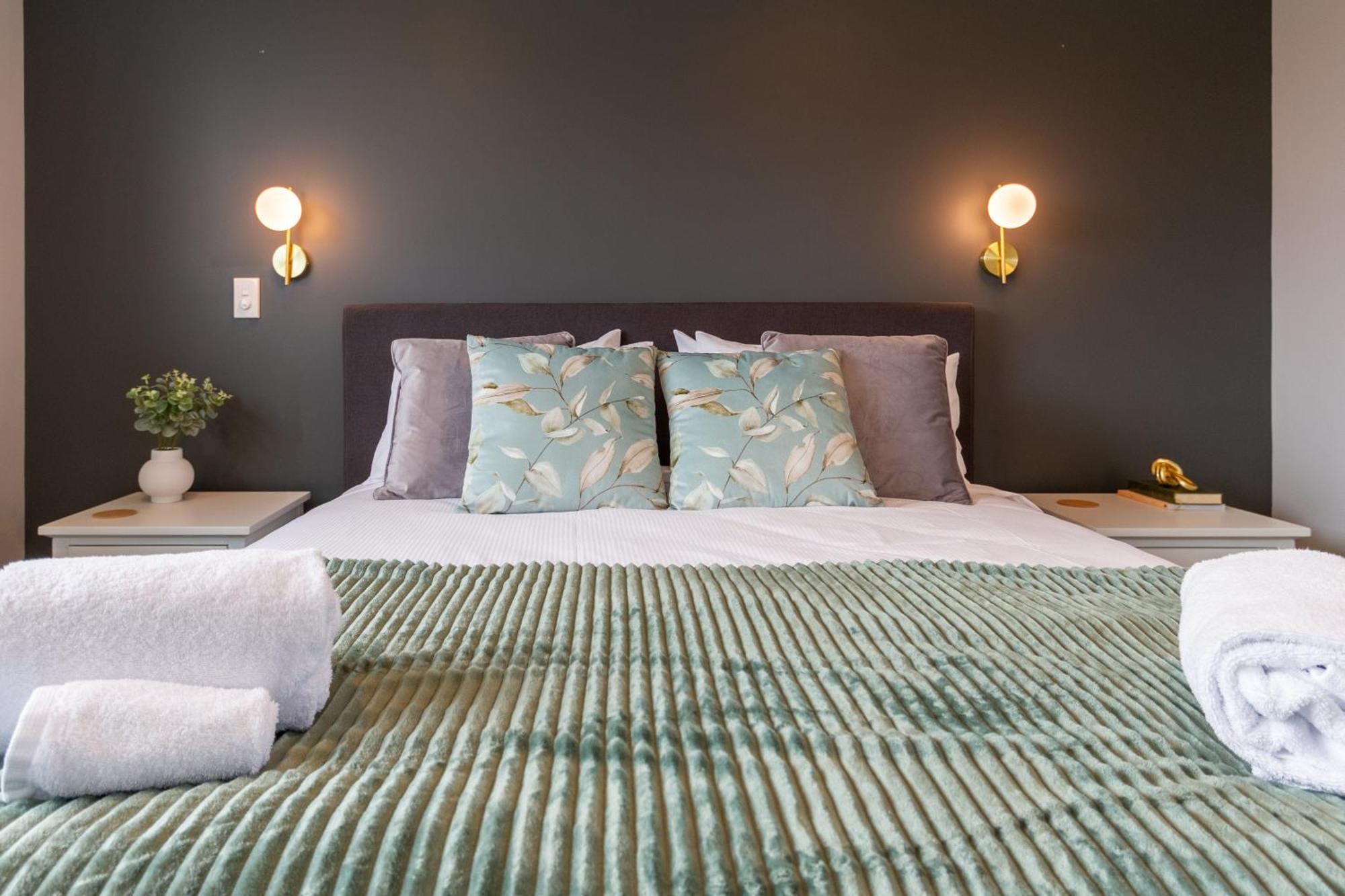 Art Deco 2 Bed By Latimer Square Apartment *
