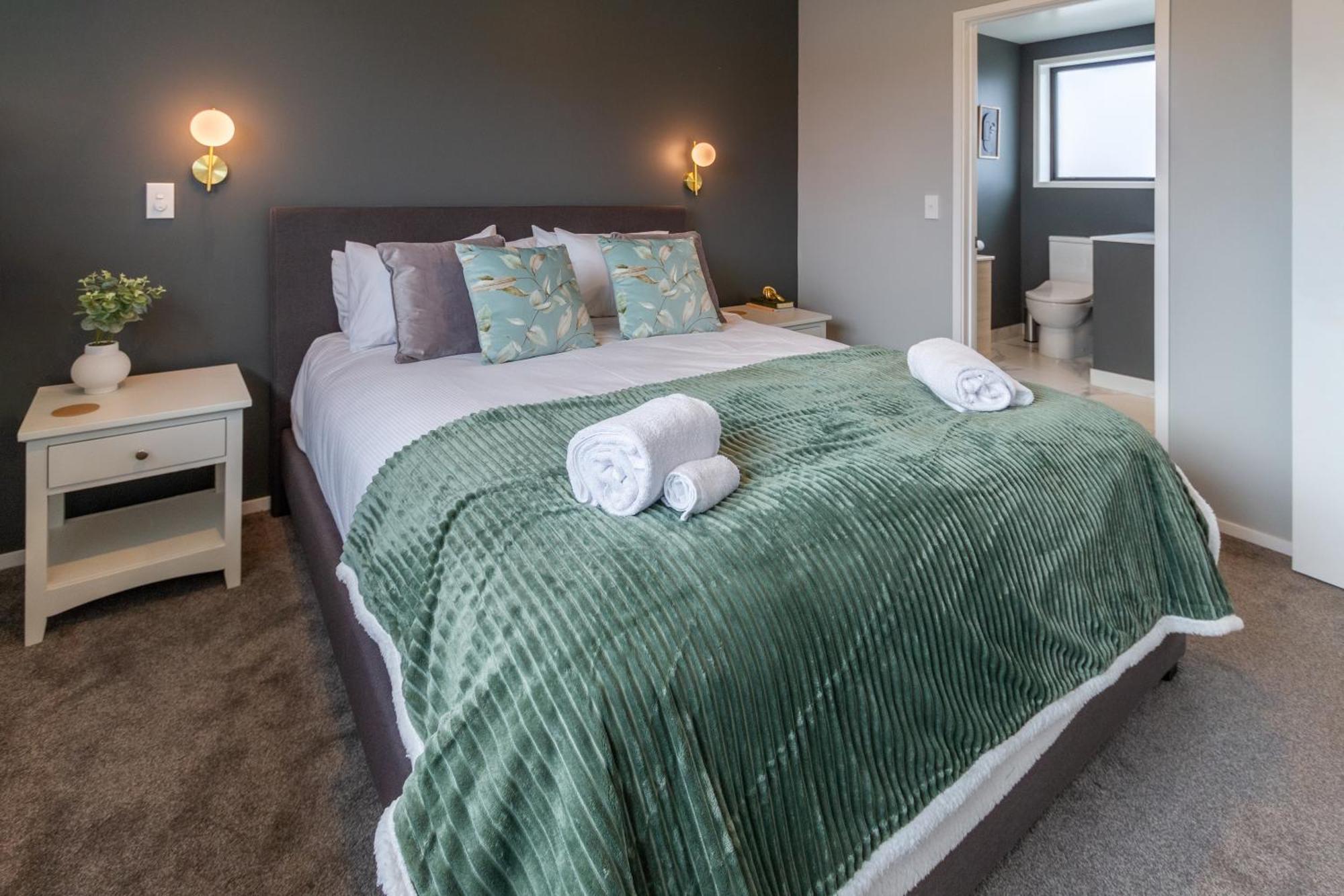 Art Deco 2 Bed By Latimer Square Apartment *