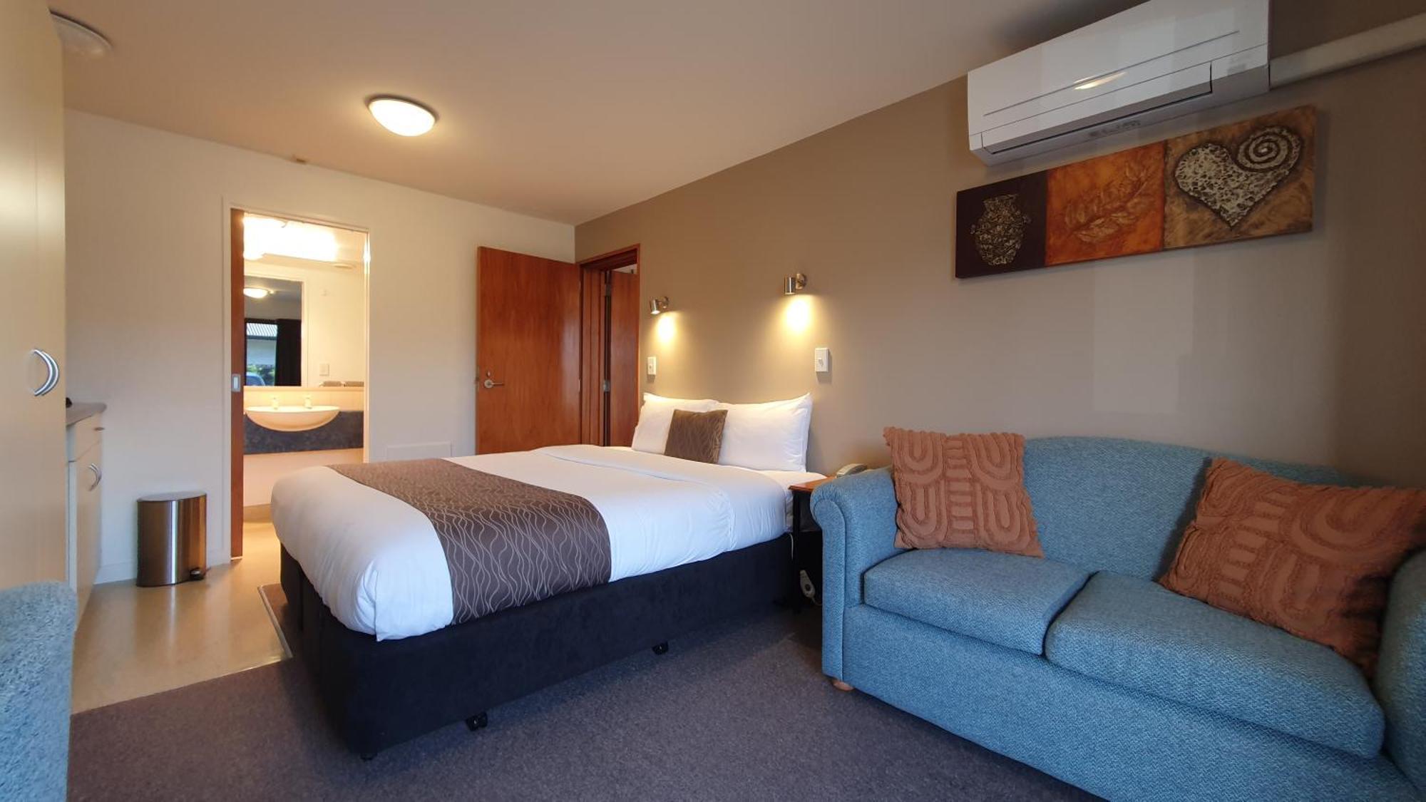 Airways Motel 4*