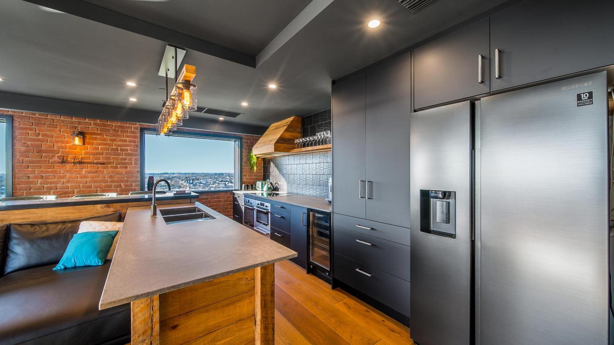 Cbd Loft Style With Free Valet Parking Apartment *