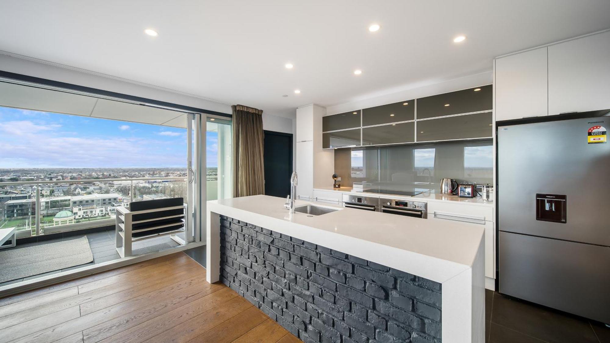 Apartment View With Free Valet Parking Christchurch