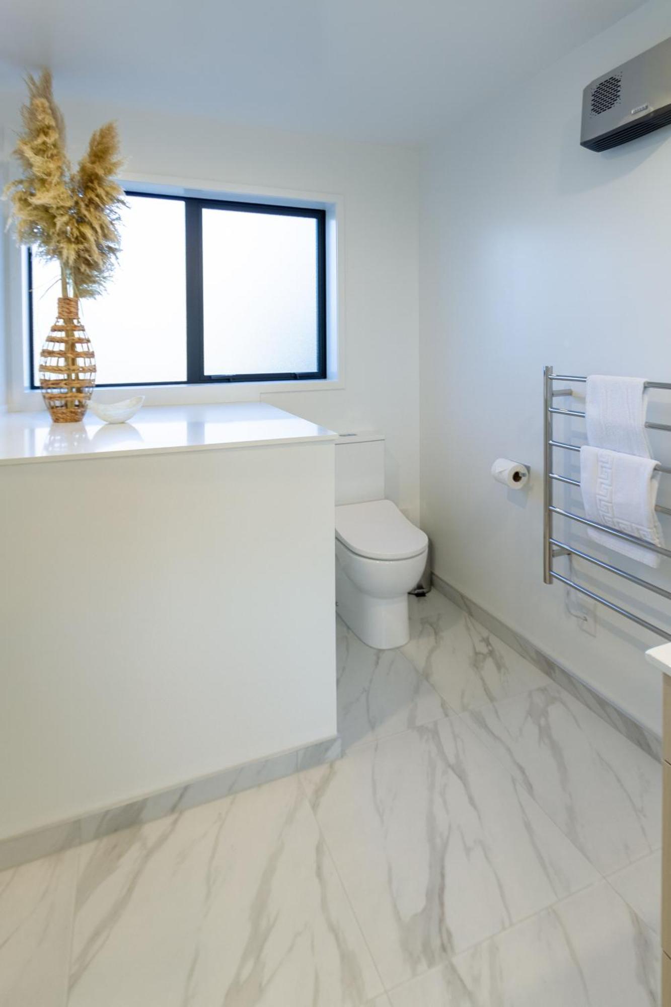 Of 2 Bed 2 Bath Apartment Christchurch