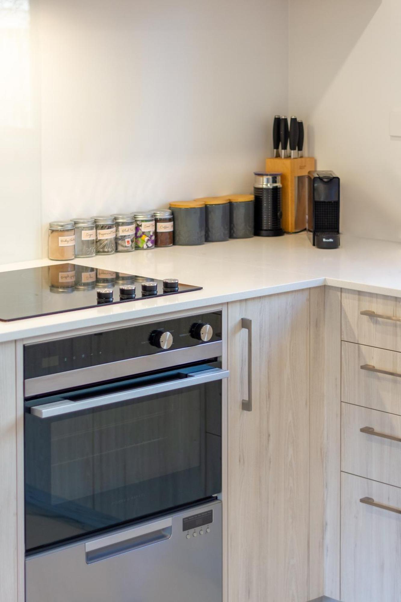 Vibrant Pad 2 Bed 1 Bath With Park * Christchurch