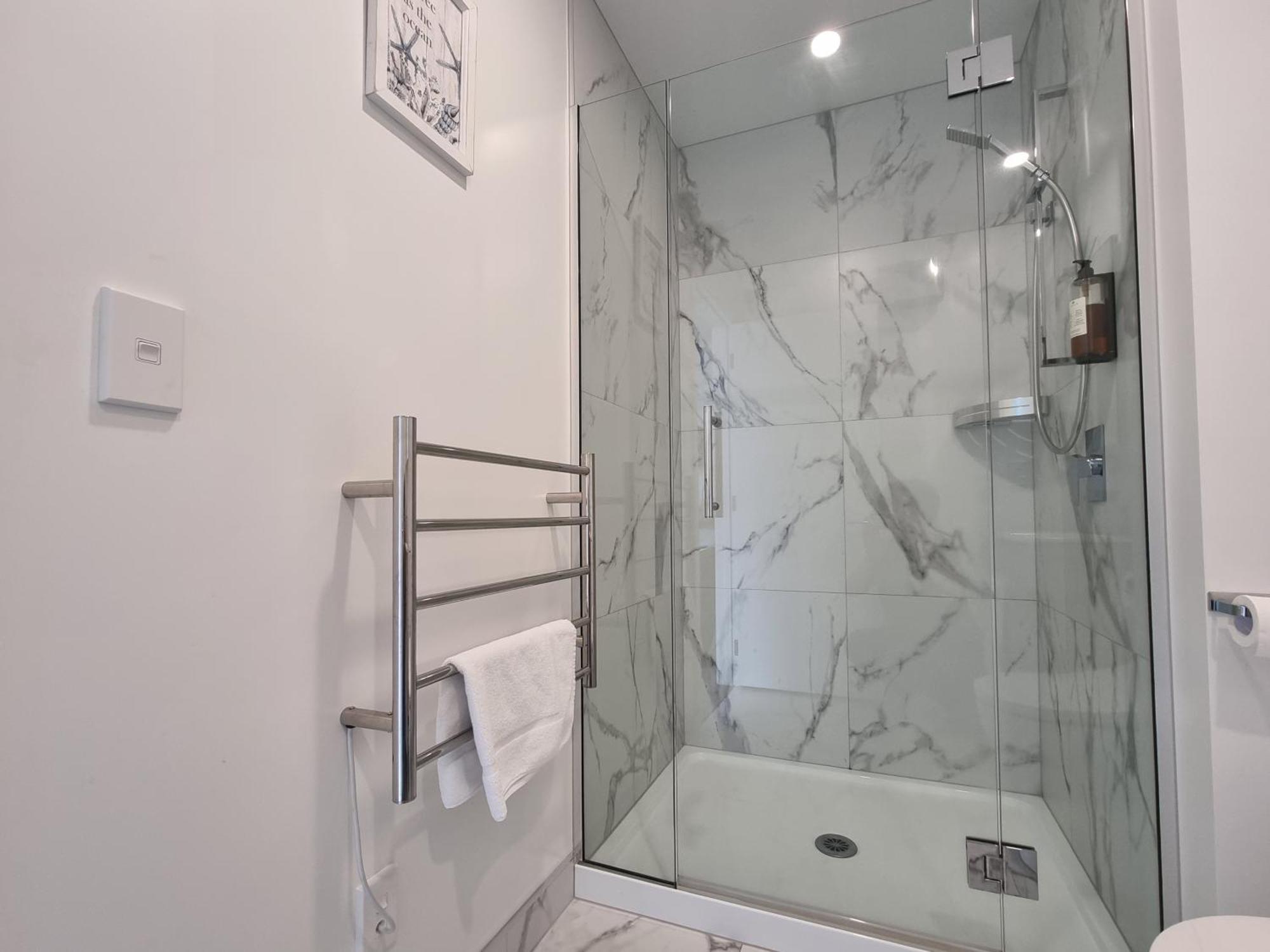 2brm 2bth Townhouse Free Carpark